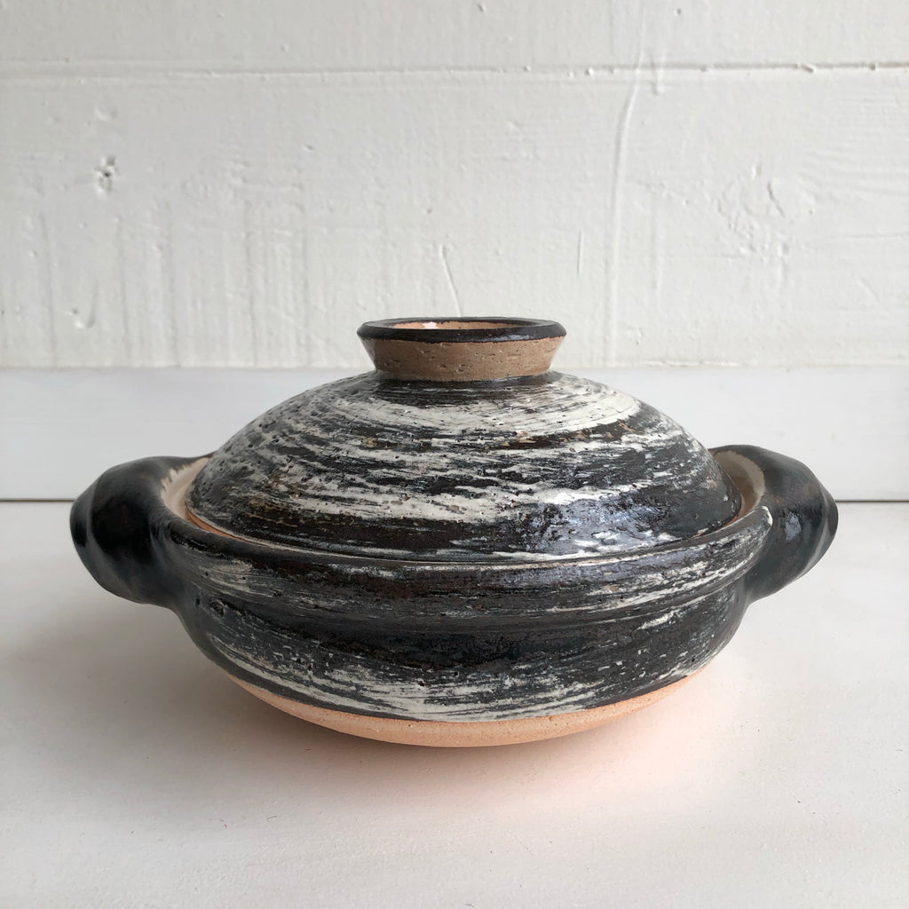 Hakeme Donabe by Nagatani-en