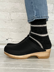Nishiguchi Kutsushita Mohair Wool Border Socks | Charcoal