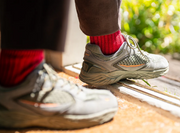 Nishiguchi Kutsushita Linen Ribbed Socks | Antique Red (2026 Limited Color)